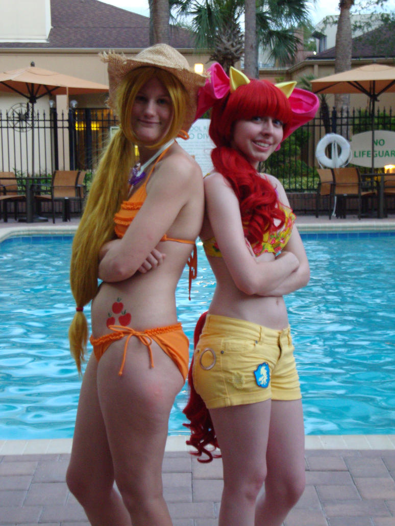 apple_sisters_metorcon_2012_by_mitchan14